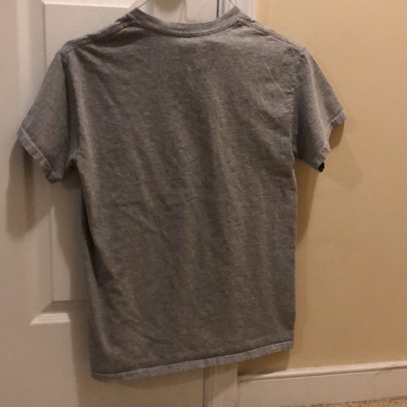 grey t-shirt - Picture 2 of 2